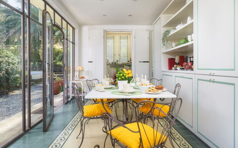 Villa Gaius 8+2: Meubilair, Interieur Ontwerp, Flooring, Stoel, Tafel, Eetkamer, Keuken En Eettafel, Huis, Verdieping, Kamer