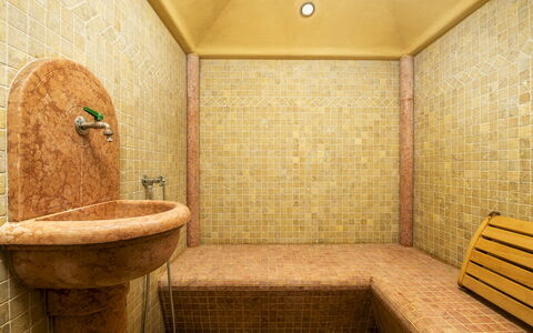 Villa Gaius 8+2: Muur, Flooring, Verdieping, Interieur Ontwerp, Tegel, Samengesteld Materiaal, Loodgieterswerkinrichting, Loodgieter, Badkamer