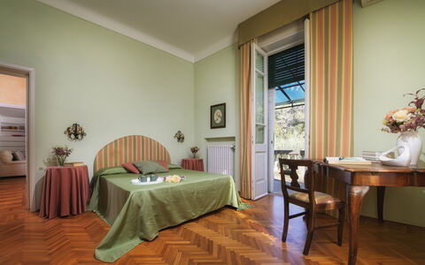 Villa Gaius 8+2: Meubilair, Interieur Ontwerp, Bed, Slaapkamer, Muur, Flooring, Laken, Verdieping, Hout, Bedding