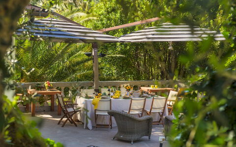 Villa Gaius 8+2: Meubilair, Tafel, Buitenmeubels, Schaduw, Stoel, Buitentafel, Tuin, Toevlucht, Eco Hotel, Outdoor Structuur