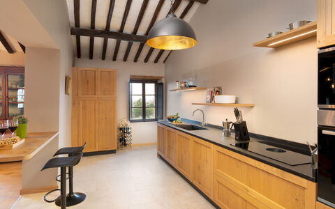 Terra di Siena 14: Keuken, Meubilair, Countertop, Interieur Ontwerp, Toestel Van De Keuken, Cabinetry, Hout, Flooring, Lichte Inrichting, Plafond
