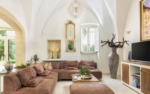 Villa la Dolce Vita 6: Meubilair, Interieur Ontwerp, Bankstel, Flooring, Woonkamer, Hout, Verdieping, Huis, Kamer, Tafel