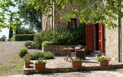 Cosciano 12: Muur, Meubilair, Bloempot, Tuin, Stoel, Steen, Flagstone, Kamerplant, Stenen Muur