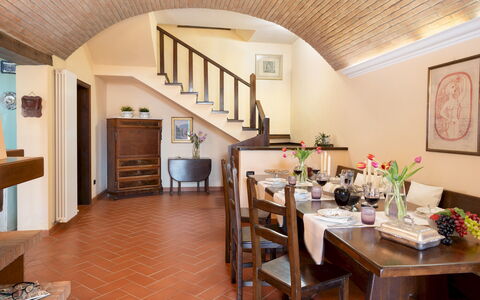 Villa Nikka 6: Meubilair, Interieur Ontwerp, Flooring, Muur, Verdieping, Hout, Plafond, Tafel, Keuken En Eettafel, Eetkamer