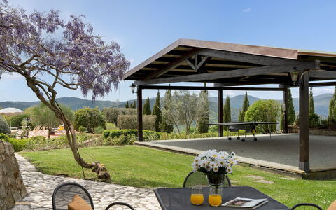 Guado al Sole 26+4: Struik, Schaduw, Land Lot, Tuin, Outdoor Structuur, Paviljoen, Groundcover, Landscaping, Pergola