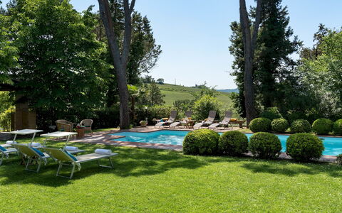 Villa Paesante 8: Boom, Zwembad, Tuin, Struik, Buitenmeubels, Schaduw, Landscaping, Toevlucht, Gazon