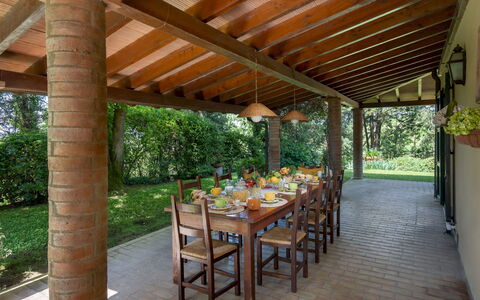 Villa Paesante 8: Meubilair, Hout, Tafel, Keuken En Eettafel, Stoel, Veranda, Plafond, Outdoor Structuur, Buitenmeubels, Schaduw