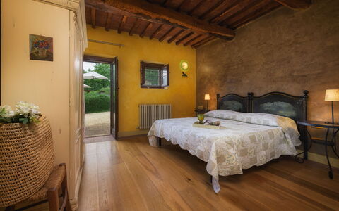 Podere Santa Croce 10: Meubilair, Muur, Interieur Ontwerp, Flooring, Slaapkamer, Bed, Huis, Verdieping, Verlichting, Huis