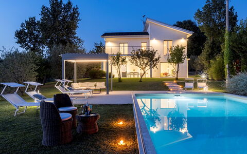 Villa Petrillo 6: Zwembad, Woongebied, Huis, Huis, Toevlucht, Landgoed, Tuin, Villa, Eco Hotel, Gazon