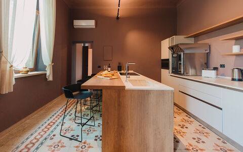 Villa Sumac 6: Interieur Ontwerp, Flooring, Meubilair, Keuken, Countertop, Verdieping, Hout, Cabinetry, Huis, Lichte Inrichting