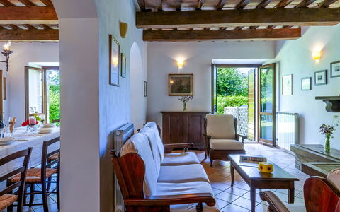 Villa Banci 8: Muur, Meubilair, Stoel, Kamerplant, Bloempot, Keuken En Eettafel, Toevlucht, Villa, Eco Hotel, Eetkamer