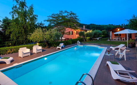 Villa Banci 8: Zwembad, Blauw, Toevlucht, Eco Hotel, Thermae, Buitenmeubels, Vrije Tijd, Hacienda, Landgoed, Hotel