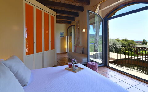 Villa Biddizza 10: Beits, Bed, Slaapkamer, Toevlucht, Bed Frame, Stoel, Hotel, Villa, Bedding, Eco Hotel