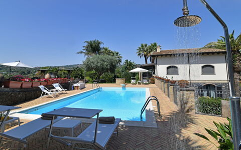 Villa Biddizza 10: Zwembad, Toevlucht, Hotel, Hacienda, Eco Hotel, Villa, Paraplu, Stoel, Ligstoel