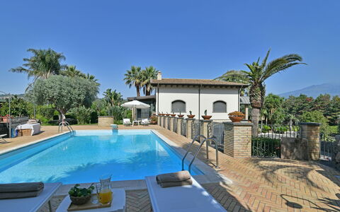 Villa Biddizza 10: Zwembad, Toevlucht, Eco Hotel, Hacienda, Ligstoel, Landgoed, Hotel, Villa, Buitenmeubels