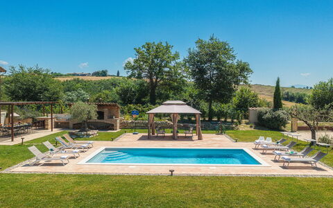 Villa Flaminia 8+2 -: Zwembad, Toevlucht, Buitenmeubels, Tuin, Landgoed, Landscaping, Eco Hotel, Backyard, Paraplu, Schaduw