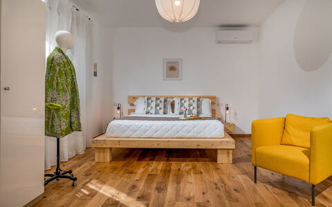 Villa Cutrera 8: Meubilair, Interieur Ontwerp, Flooring, Verdieping, Bed, Muur, Slaapkamer, Houten Vloer, Hout, Kamer