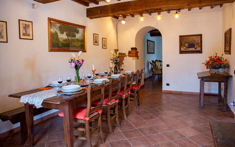 Podere Montioni 6+2: Meubilair, Hout, Flooring, Interieur Ontwerp, Tafel, Eetkamer, Verdieping, Bloempot, Keuken En Eettafel, Stoel