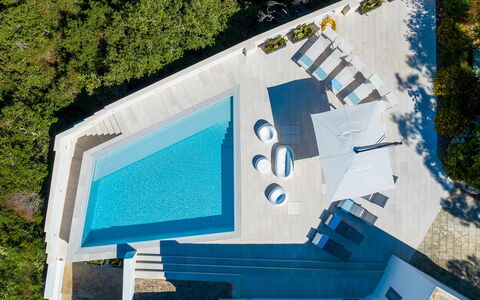 Villa Calypso 8: Blauw, Zwembad, Samengesteld Materiaal, Toevlucht, Schaduw, Buitenmeubels, Eco Hotel, Ligstoel, Landscaping, Hotel