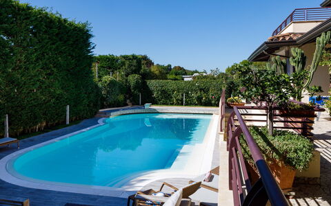 Villa Alais 8: Blauw, Zwembad, Toevlucht, Vrije Tijd, Buitenmeubels, Eco Hotel, Schaduw, Villa, Hacienda, Hotel