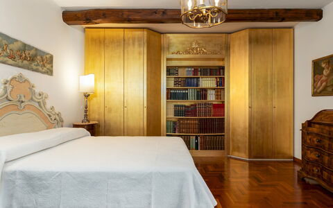 Villa Binetti 7: Meubilair, Muur, Slaapkamer, Interieur Ontwerp, Bed, Hout, Flooring, Verdieping, Geel, Laken