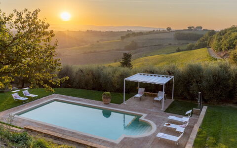 Villa Binetti 7: Zwembad, Buitenmeubels, Toevlucht, Land Lot, Landgoed, Tuin, Backyard, Eco Hotel, Landscaping, Ligstoel
