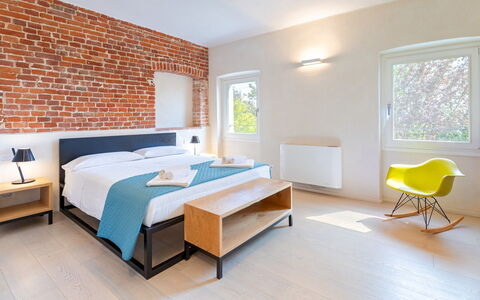 Villa Boemia 10: Bed, Meubilair, Interieur Ontwerp, Slaapkamer, Muur, Bedding, Kamer, Plafond, Laken, Flooring
