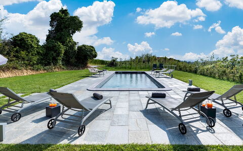 Villa Boemia 10: Buitenmeubels, Meubilair, Zwembad, Stoel, Ligstoel, Tuin, Schaduw, Buitentafel, Gazon, Landscaping