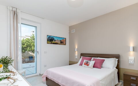 Villa i Chiani 8: Meubilair, Interieur Ontwerp, Flooring, Hout, Bed, Slaapkamer, Verdieping, Plafond, Textiel, Kamer