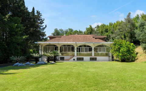 Villa Manganelli 12: Dak, Huis, Huis, Woongebied, Landgoed, Boerderij, Verblijf, Tuin, Gazon