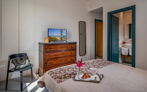 Casavento Puzziteddu 6: Interieur Ontwerp, Meubilair, Kamer, Verdieping, Slaapkamer, Flooring, Linens, Appartement, Fotolijst, Huis