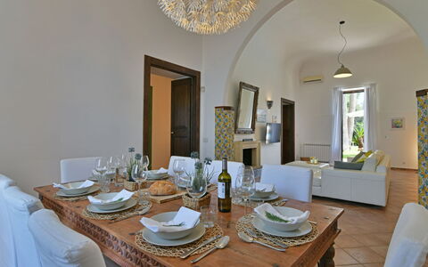 Villa Afrodite 8: Meubilair, Interieur Ontwerp, Stoel, Tafel, Flooring, Plafond, Eetkamer, Verlichting, Keuken En Eettafel, Kamer