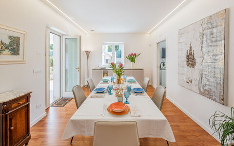 Villa Bellina 6: Meubilair, Interieur Ontwerp, Eetkamer, Muur, Tafel, Flooring, Hout, Stoel, Keuken En Eettafel, Plafond