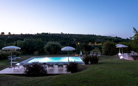 I Lauri 12: Zwembad, Toevlucht, Buitenmeubels, Landgoed, Backyard, Landscaping, Gazon, Ligstoel, Thermae, Eco Hotel
