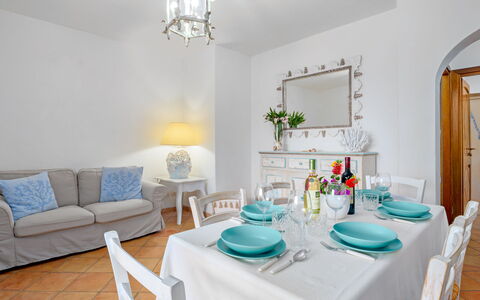 Casa Maestrale 6: Meubilair, Interieur Ontwerp, Tafel, Flooring, Kamer, Keuken En Eettafel, Verdieping, Stoel, Huis, Eetkamer