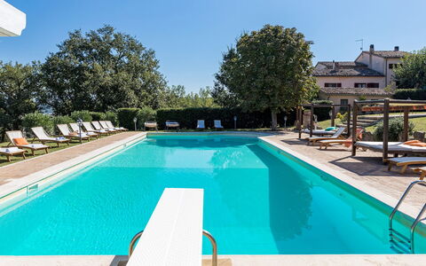 Residenza Collefiorito 26: Zwembad, Toevlucht, Buitenmeubels, Thermae, Ligstoel, Eco Hotel, Landgoed, Hacienda, Waterpartij, Villa
