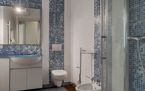 Villa Eden 8: Badkamer, Loodgieterswerkinrichting, Interieur Ontwerp, Flooring, Wastafel In De Badkamer, Verdieping, Tegel, Loodgieter, Wastafel, Kraan