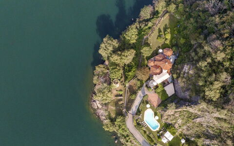 Villa Eden 8: Water, Zwemwater, Bank, Meer, Kust En Oceanic Landvormen, Kust, Reservoir, Kust, Loch, Geluid