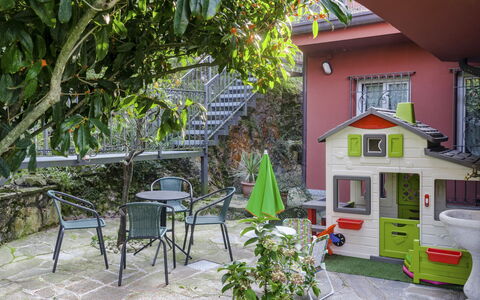 Villa Eden 8: Tuin, Werf, Backyard, Landscaping, Binnenplaats, Kamerplant, Trap, Bloempot