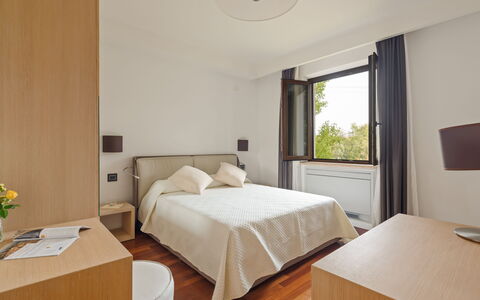 Tenuta Esdra 20: Bed, Interieur Ontwerp, Meubilair, Slaapkamer, Laken, Kamer, Flooring, Bedding, Verdieping, Hout