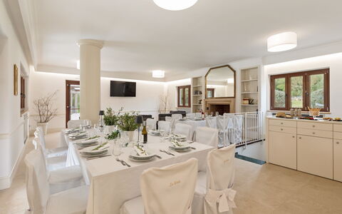 Tenuta Esdra 20: Meubilair, Interieur Ontwerp, Plafond, Tafel, Stoel, Kamer, Keuken En Eettafel, Restaurant, Eetkamer, Hotel