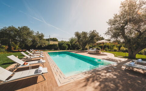 Trulli Biancapetra 8+2: Zwembad, Toevlucht, Landgoed, Buitenmeubels, Eco Hotel, Hacienda, Tuin, Landscaping, Ligstoel, Villa