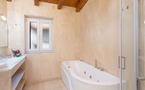 Villa Vittorio 6+2: Loodgieterswerkinrichting, Badkamer, Flooring, Bad, Verdieping, Interieur Ontwerp, Loodgieter, Kraan, Huis, Kamer