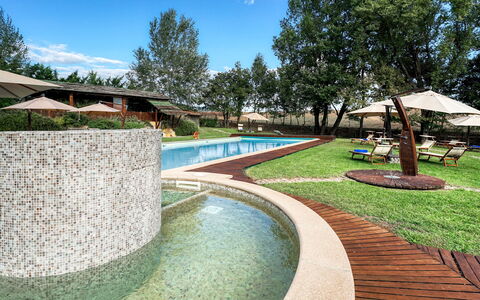 Podere Giardino 16+2: Zwembad, Tuin, Toevlucht, Waterpartij, Backyard, Gazon, Landscaping, Eco Hotel, Werf, Hacienda