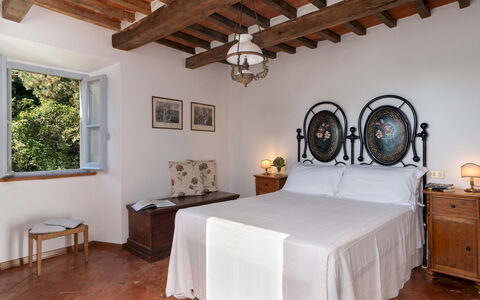 Villa la Rassinata 8: Muur, Meubilair, Slaapkamer, Bed, Huis, Flooring, Bed Frame, Bedding, Laken, Appartement