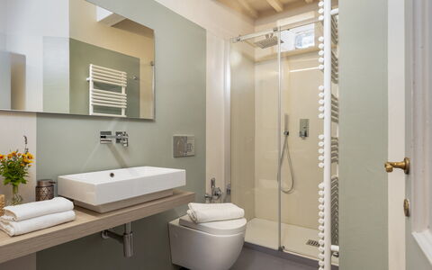 Villa la Rassinata 8: Badkamer, Interieur Ontwerp, Loodgieterswerkinrichting, Flooring, Verdieping, Wastafel In De Badkamer, Wastafel, Toilet, Kraan, Plafond