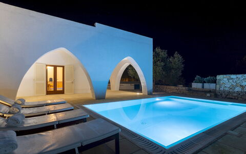 Villa Floria 4: Boog, Plafond, Ontwerp, Zwembad, Hotel, Daylighting, Villa