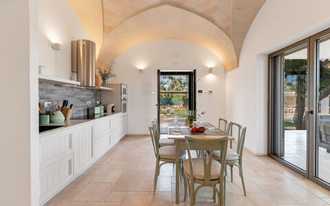 Villa Belkis 6: Interieur Ontwerp, Flooring, Meubilair, Plafond, Keuken En Eettafel, Stoel, Tegel, Kamerplant, Ontwerp, Keuken
