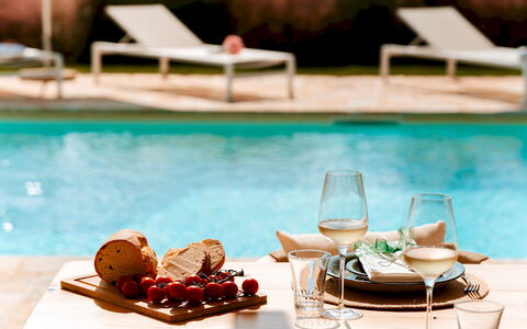 Villa Belkis 6: Meubilair, Tableware, Toevlucht, Fruit, Voedsel, Ontbijt, Brunch, Serveware, Produceren