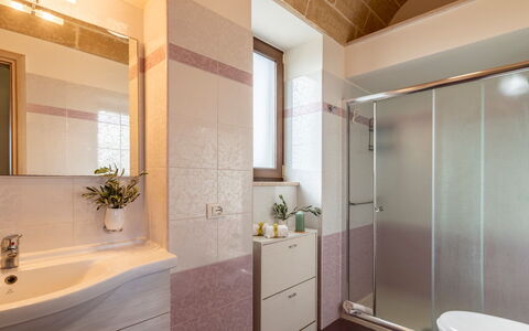 Villa Serena 4: Loodgieterswerkinrichting, Interieur Ontwerp, Flooring, Badkamer, Verdieping, Wastafel In De Badkamer, Wastafel, Kraan, Loodgieter, Kamer